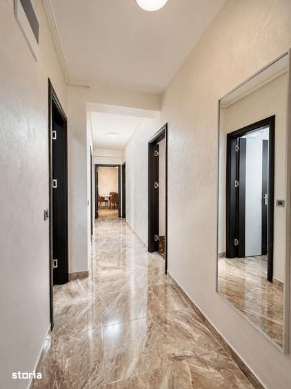Apartament cu 3 camere decomandat în Tractorul