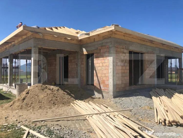 Casă cu 3 camere cu Teren 610 Mp în Cristian