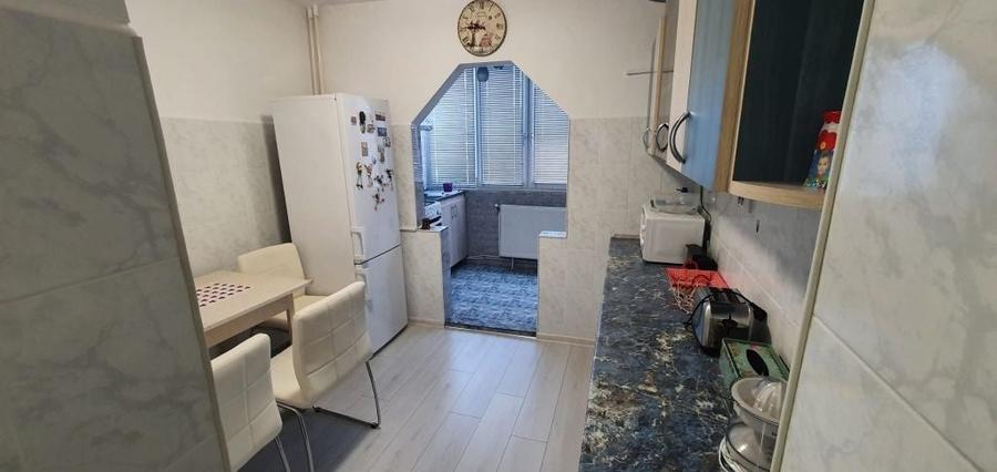 Apartament cu 3 camere decomandat în Central