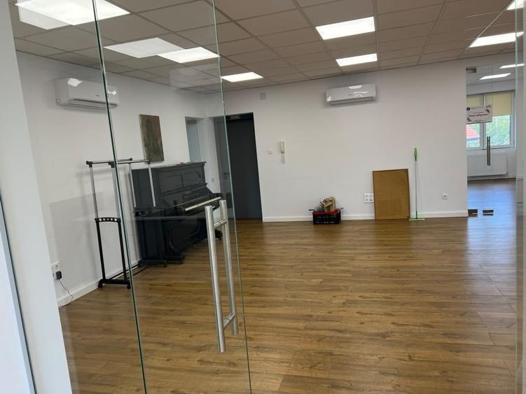 Casă individuală cu 5 camere cu Canalizare în Central