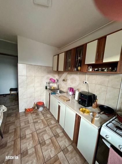Apartament cu 3 camere decomandat, mobilat în Dârste