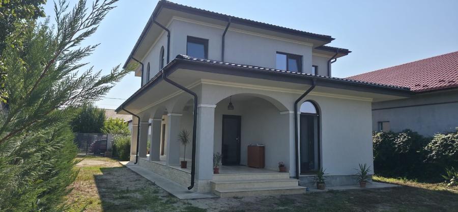 Casă individuală cu 4 camere cu Teren 1050 Mp în 1 Decembrie