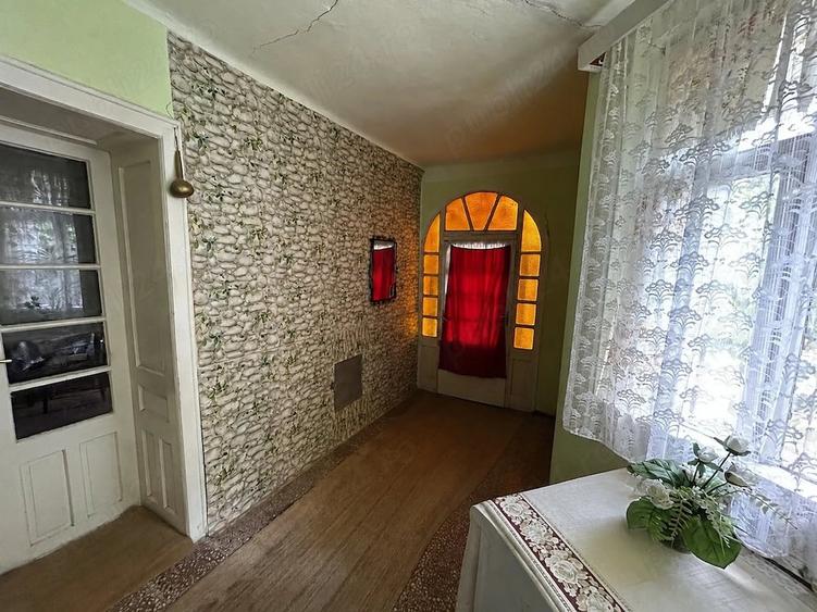 Casă cu 4 camere cu Teren 2877 Mp în Sânpetru Mare