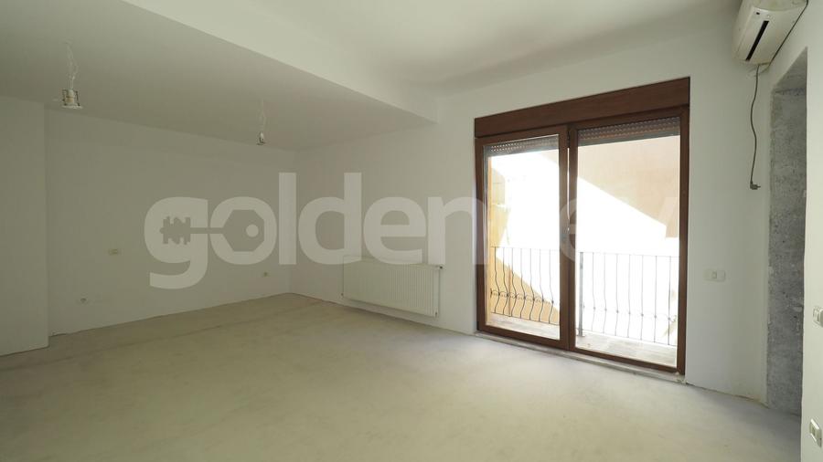 Duplex cu 6 camere cu Canalizare în Iancu Nicolae