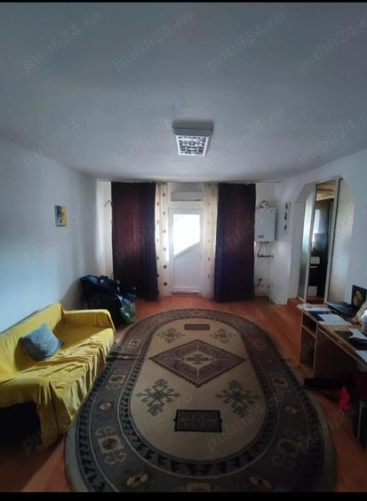 Casă cu 4 camere în Patriei