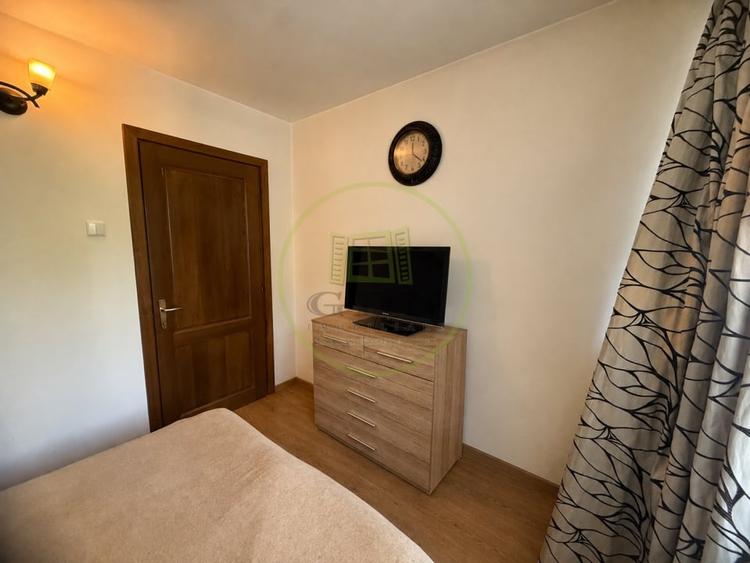 Apartament cu 3 camere semidecomandat, mobilat în Rovine