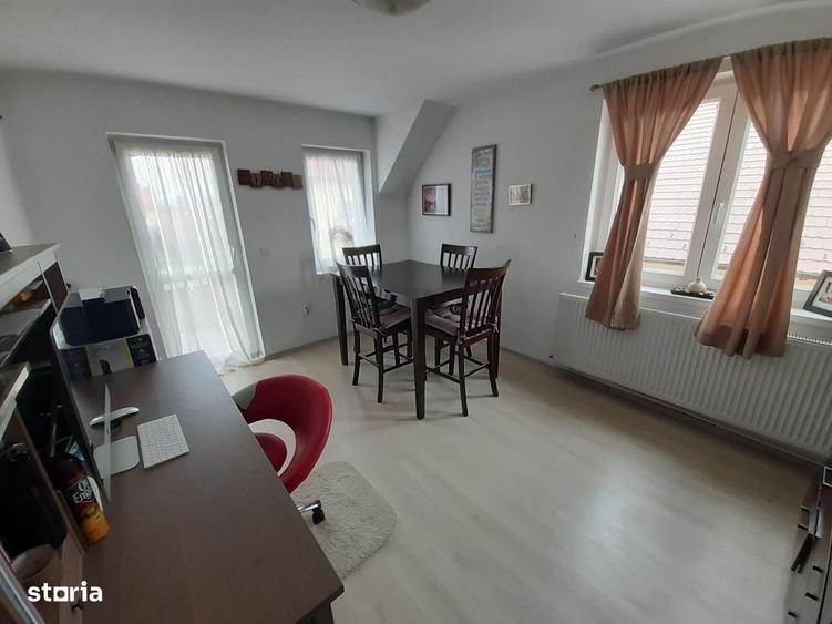 Casă cu 3 camere în Șelimbăr
