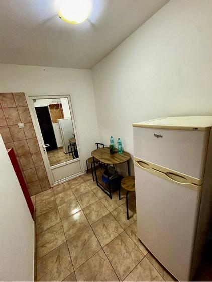 Garsonieră decomandată în Calea București