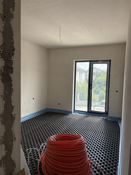 Casă cu 3 camere în Valea Adâncă