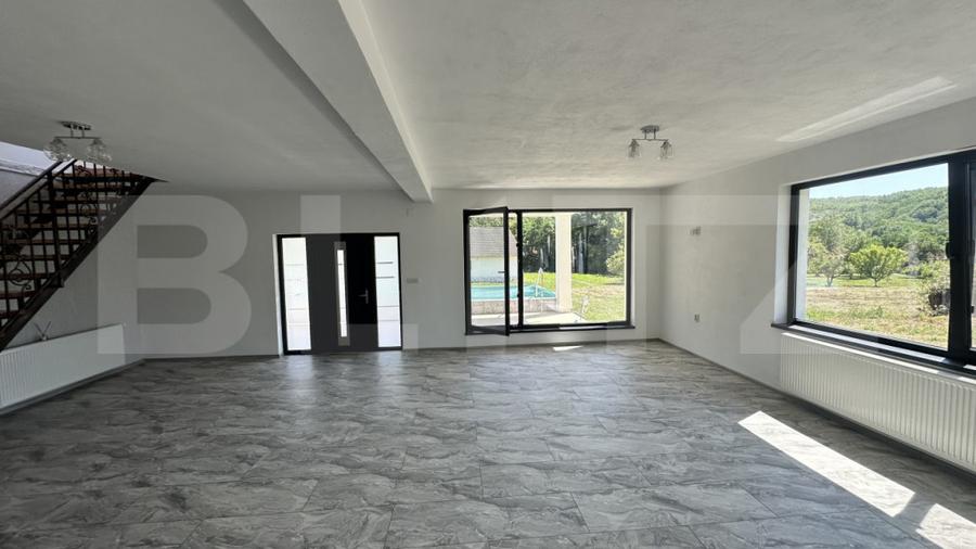 Casă cu 5 camere cu Teren 3200 Mp în Luncoiu de Sus