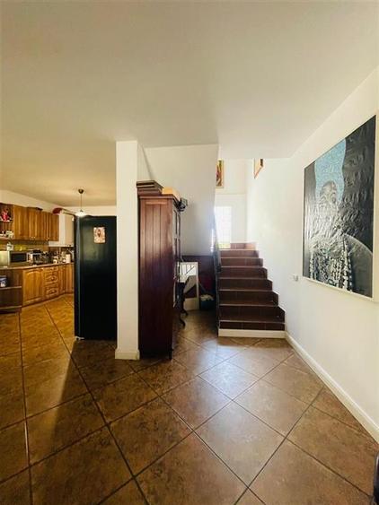 Duplex cu 5 camere cu Canalizare în Central