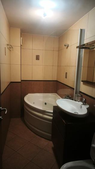 Apartament cu 3 camere decomandat în Nerva Traian