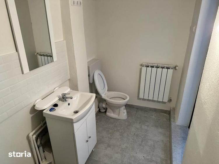 Casă individuală cu 6 camere cu Canalizare în Rahova
