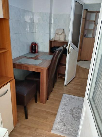 Apartament cu 2 camere decomandat în Micro 8