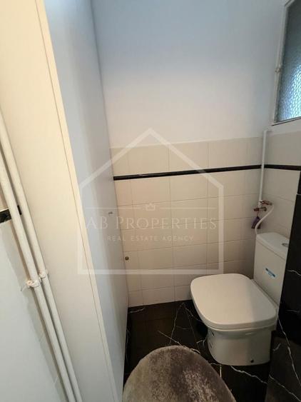 Apartament cu 3 camere decomandat, mobilat în Calea Victoriei