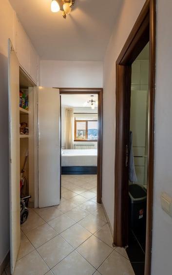Apartament cu 3 camere semidecomandat în Unirii