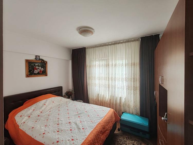 Apartament cu 2 camere decomandat, mobilat în Tractorul