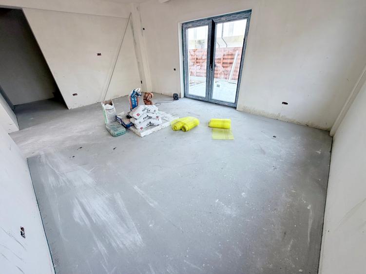 Duplex cu 3 camere cu Canalizare în Sud