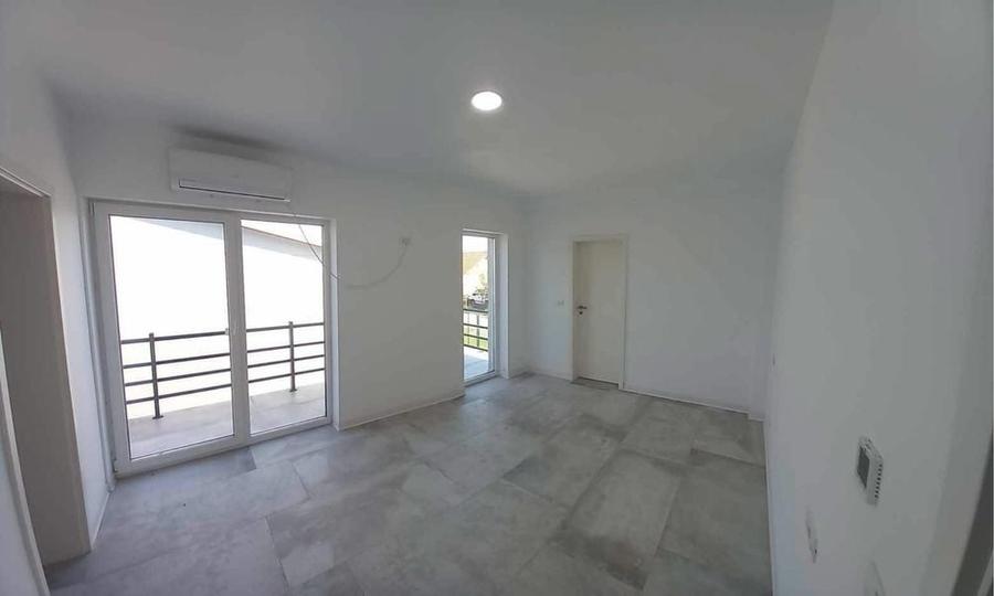 Casă cu 4 camere în Giroc