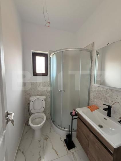 Casă cu 4 camere cu Canalizare în Șișești