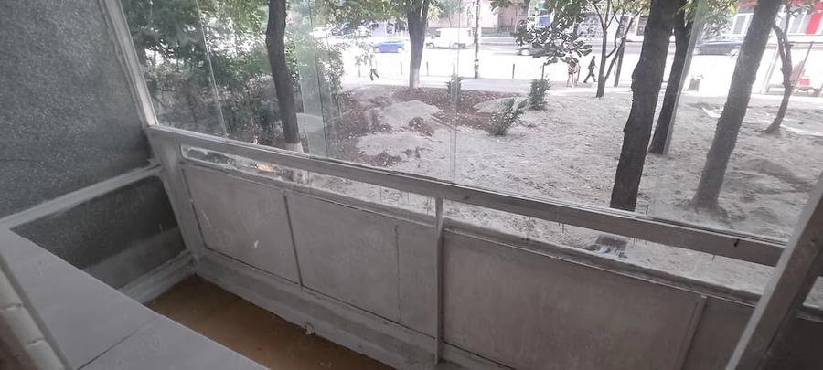 Apartament cu 3 camere semidecomandat în Drumul Taberei