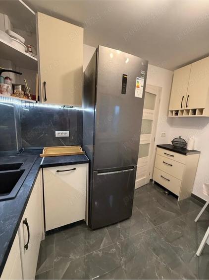 Apartament cu 3 camere decomandat, mobilat în Central