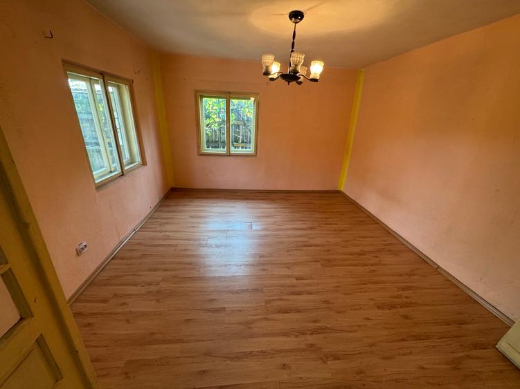 Casă individuală cu 4 camere cu Canalizare în Rahova