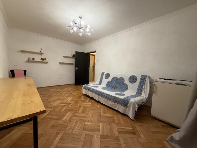 Apartament cu 3 camere decomandat, mobilat în Drumul Taberei