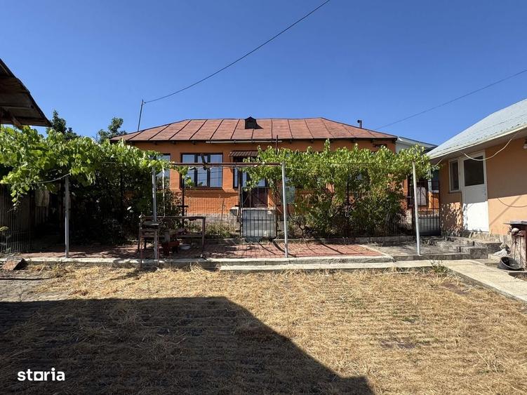 Casă cu 4 camere în Buicești