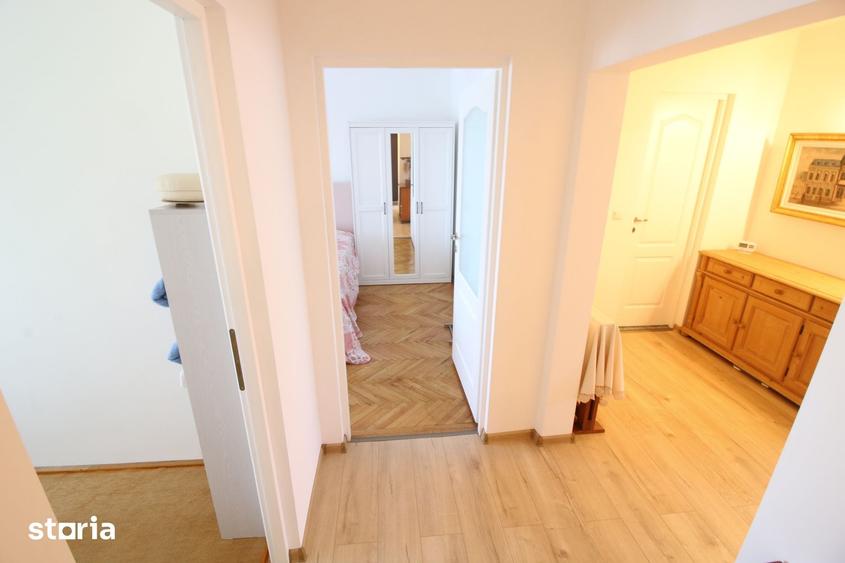 Apartament cu 4 camere decomandat în Piața Centrală