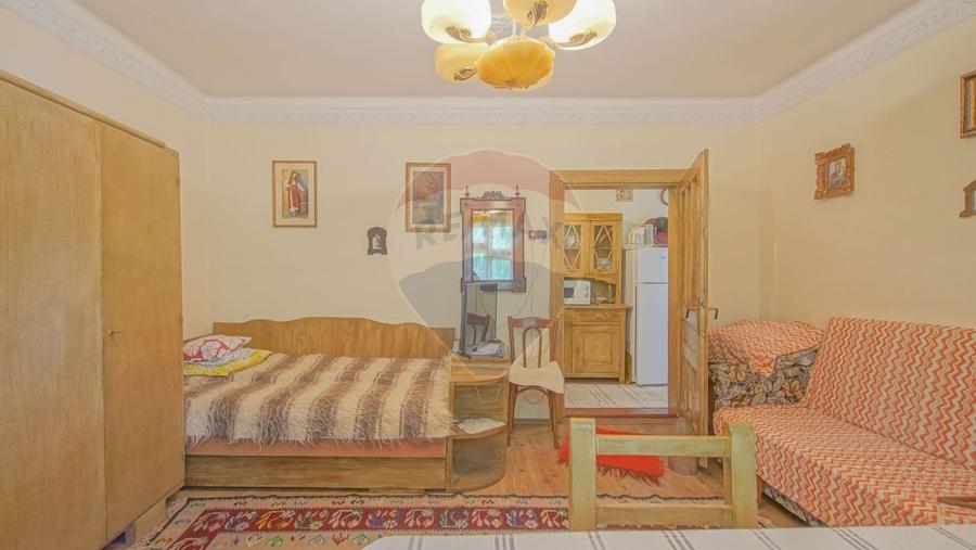 Casă cu 4 camere cu Teren 591 Mp în Moieciu de Jos