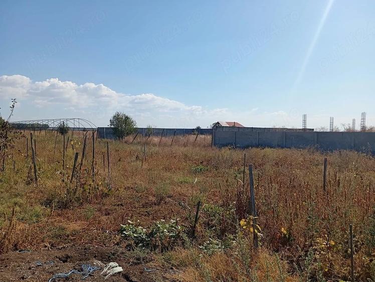 Teren de 1000 mp, în Podari