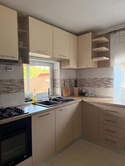 Casă cu 4 camere cu Teren 1200 Mp în Central