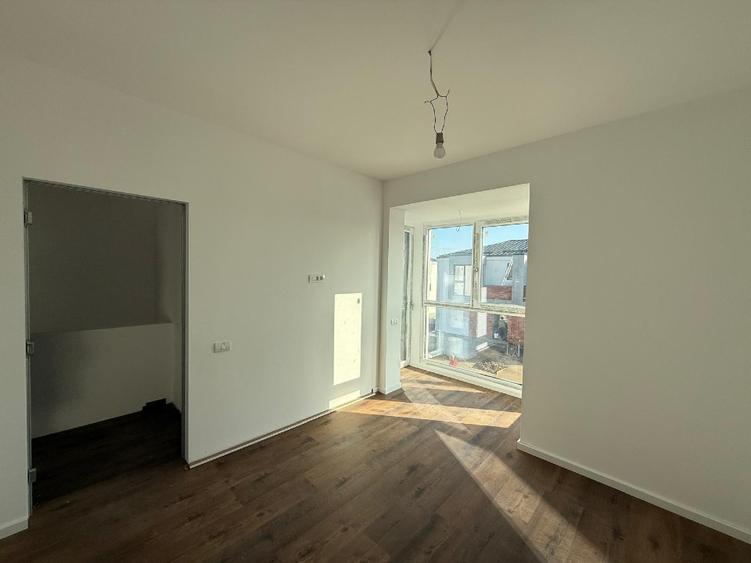 Casă individuală cu 4 camere cu Teren 350 Mp în Tunari
