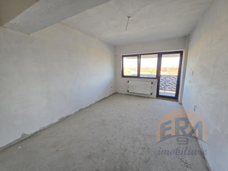 Apartament cu 4 camere decomandat în Salca