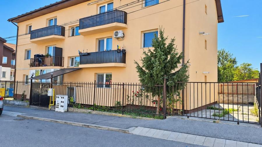 Apartament cu 3 camere decomandat, mobilat în Turnișor