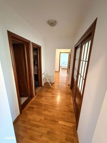 Apartament cu 3 camere decomandat în Vitan
