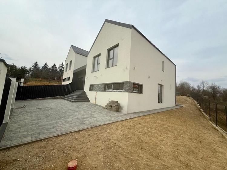 Casă cu 4 camere în Feleacu