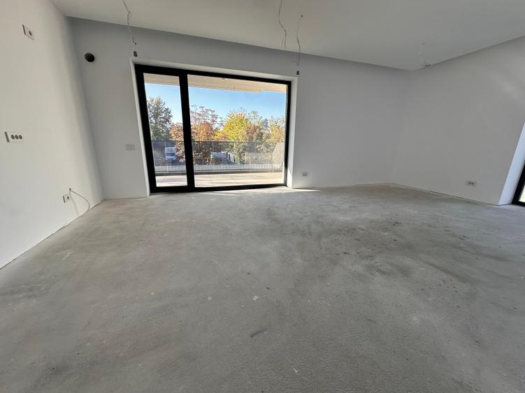 Apartament cu 3 camere semidecomandat în Iancu Nicolae