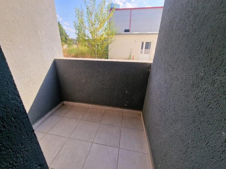 Garsonieră decomandată în Roșu