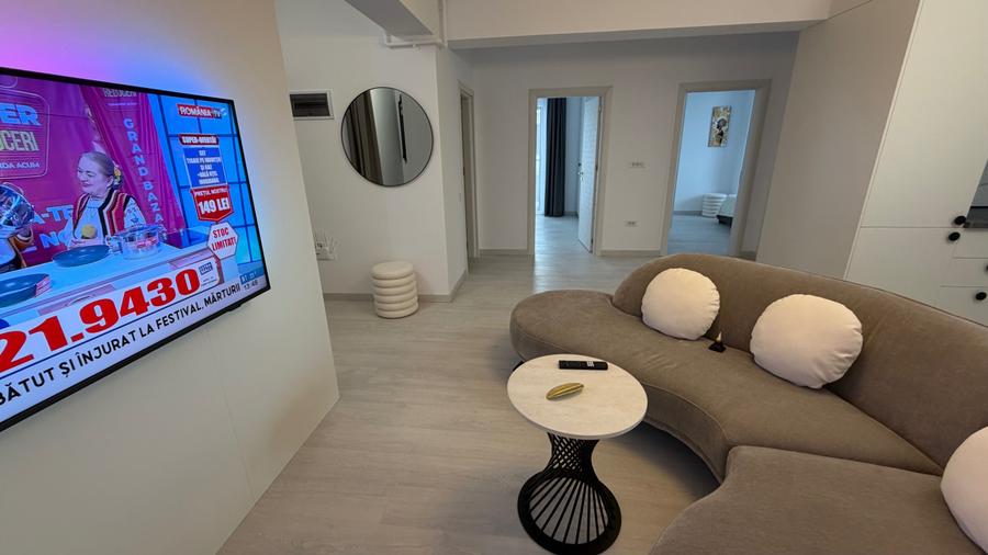 Apartament cu 3 camere decomandat în Central
