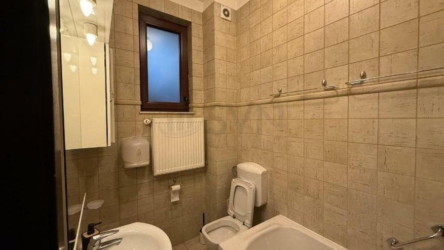 Casă individuală cu 5 camere cu Canalizare în Dorobanți