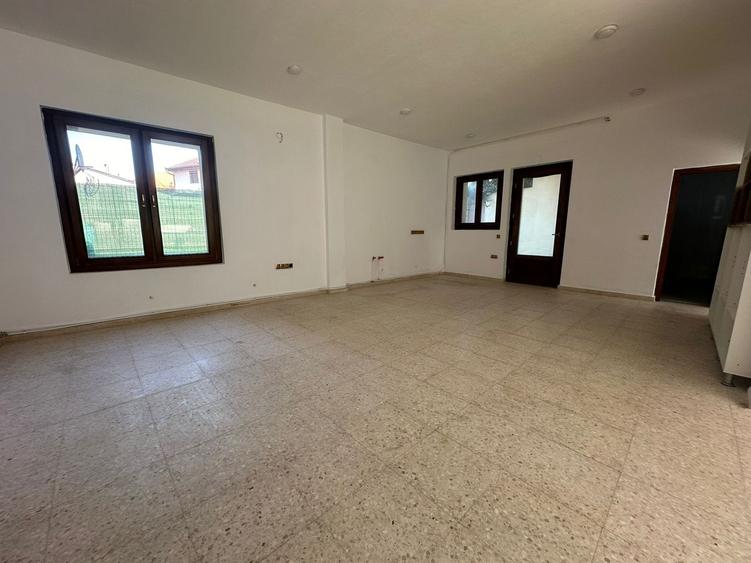 Birou, de 76 mp, în Central