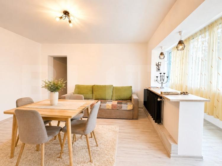 Apartament cu 3 camere semidecomandat, mobilat în Cetate