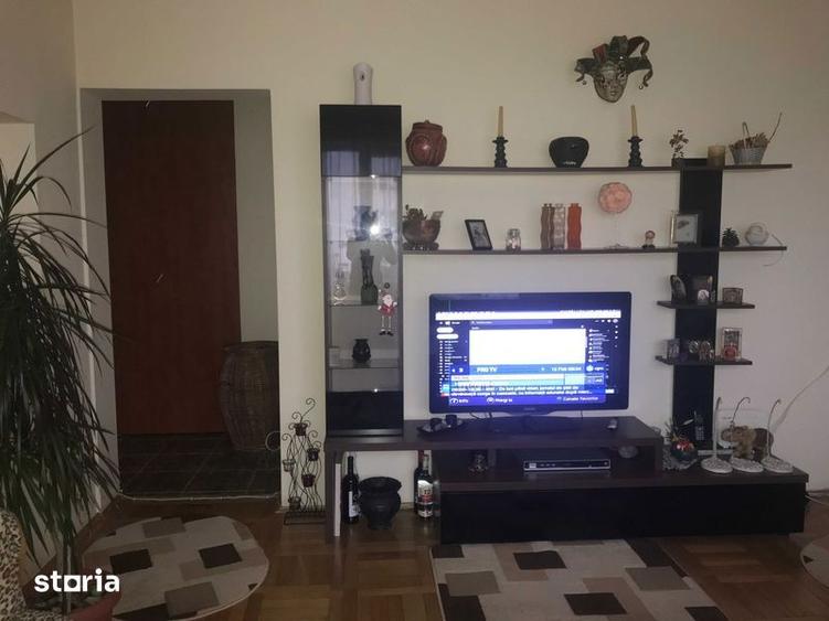 Apartament cu 3 camere semidecomandat, mobilat în 1 Mai