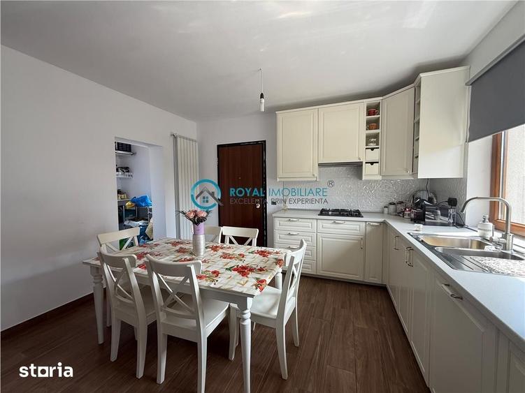 Casă cu 5 camere cu Teren 3700 Mp în Boldești