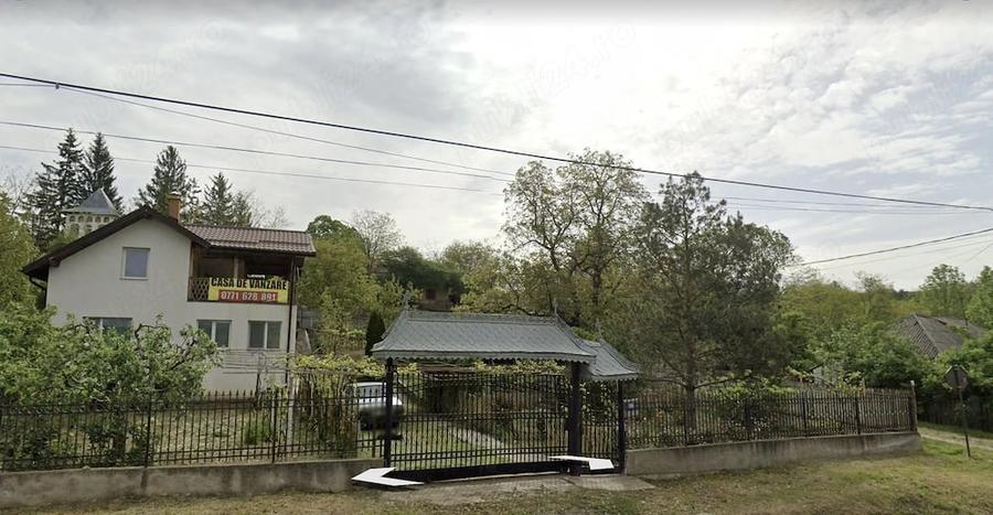 Casă cu Teren 1087 Mp în Poienari