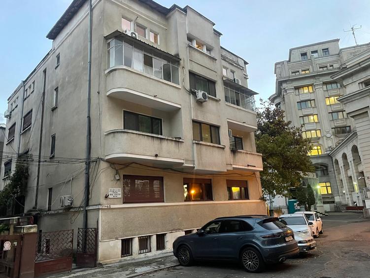 Apartament cu 3 camere circular, mobilat în Unirii