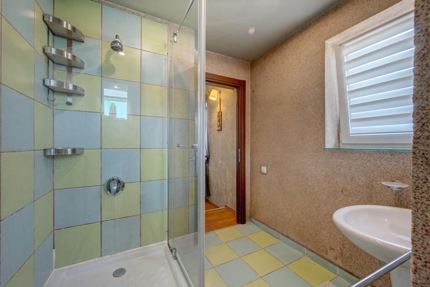 Apartament cu 2 camere decomandat, mobilat în P-ța Unirii