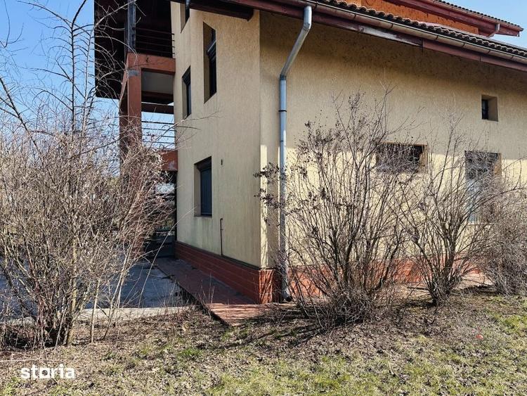 Casă cu 7 camere cu Teren 2500 Mp în Chiajna